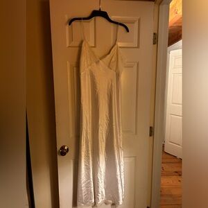 GORGEOUS VERA WANG SLIP DRESS (NEVER WORN)